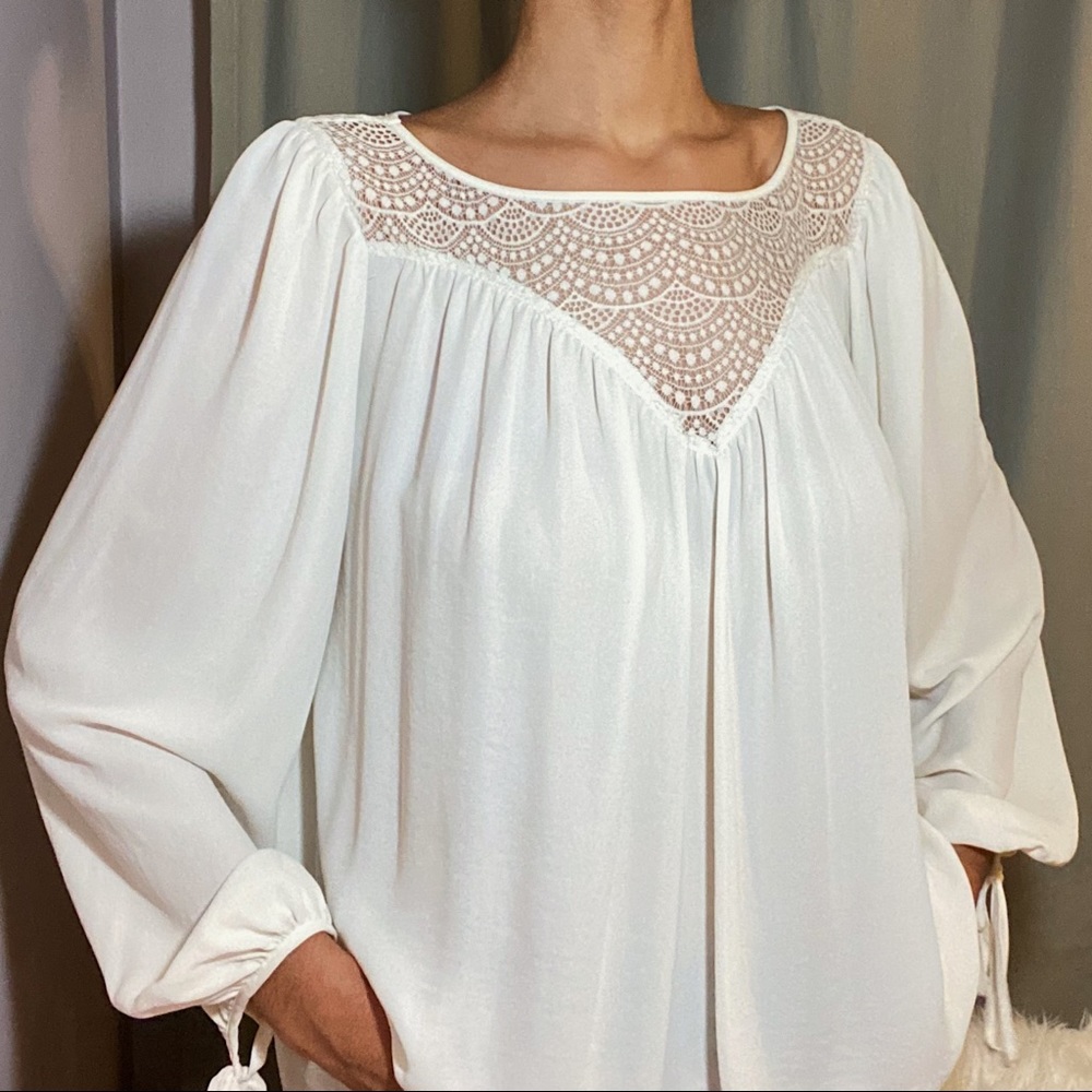 Balloon sleeve lace detail top